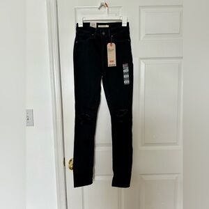 NWT Levi's 721 Black High-Rise Skinny Jeans Single Rip Above Knees Size 4